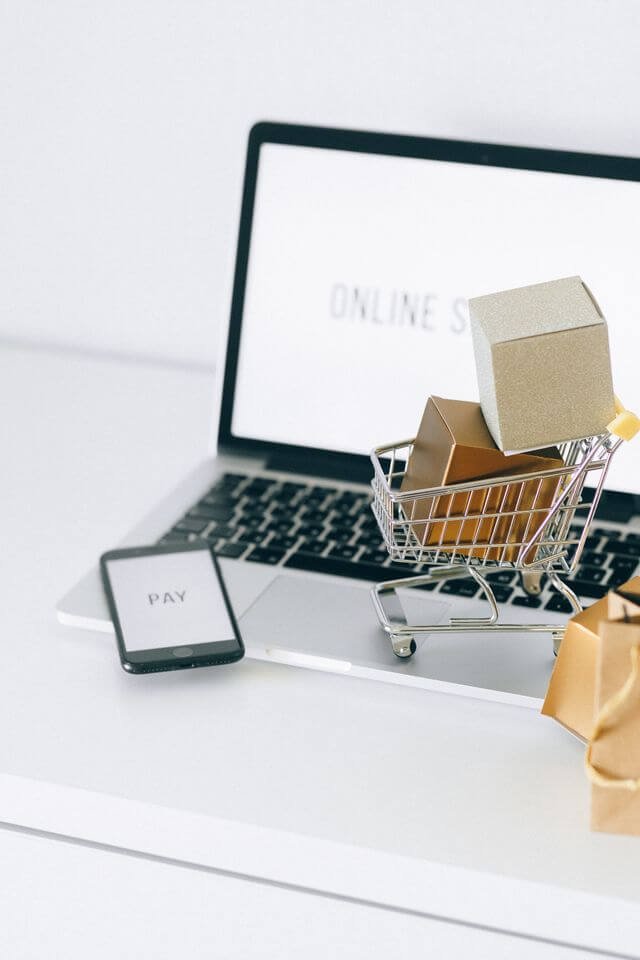 Gifting concierge assisting with an order enquiry